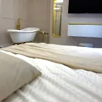 Apartmán Golden Eden Wieniawska - Ogrod Saski - Wanna W Sypialni, W Samym Centrum, Nowoczesny Apartamentowiec